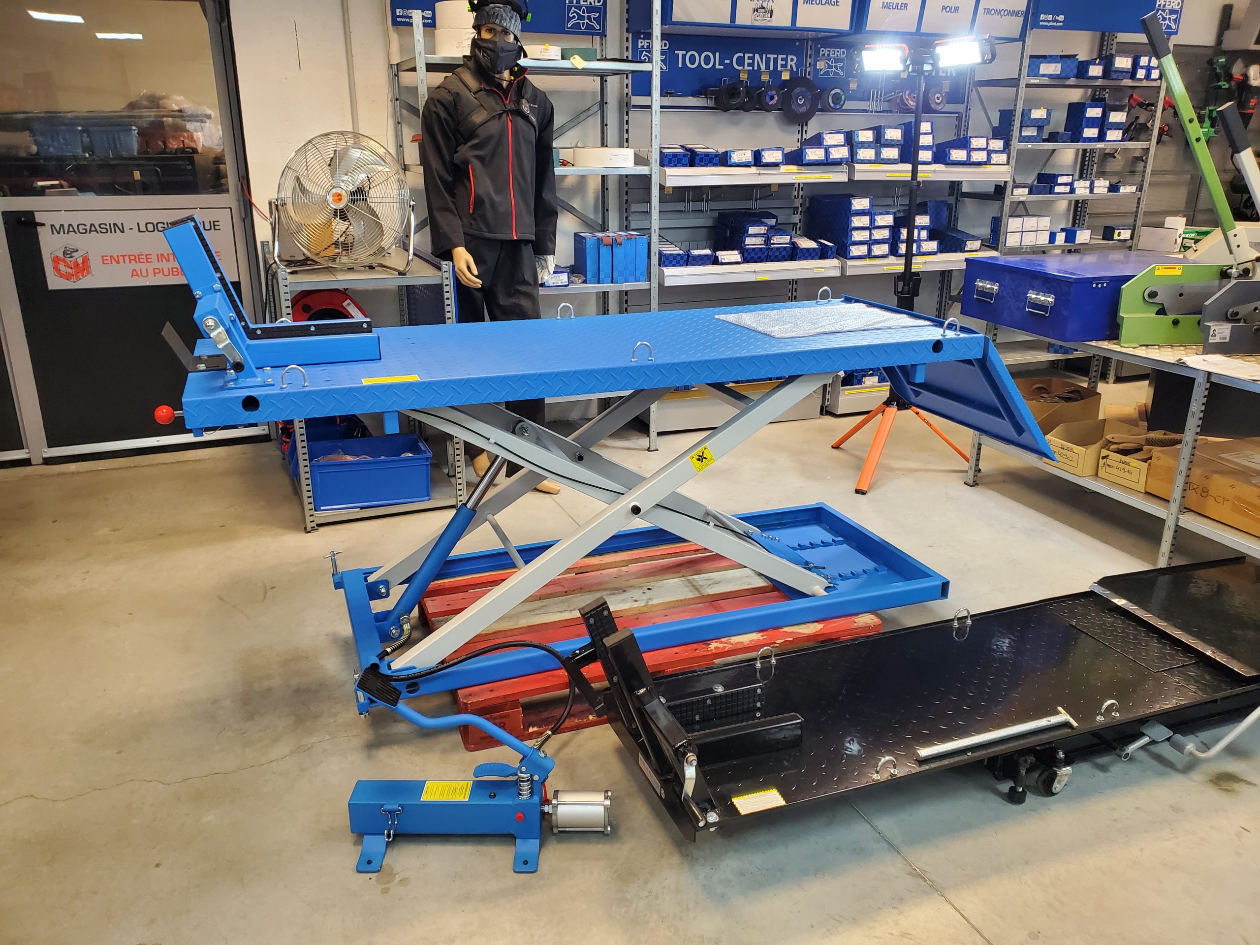 Pont moto ciseaux 700kgs manuel et pneumatique – Image 5